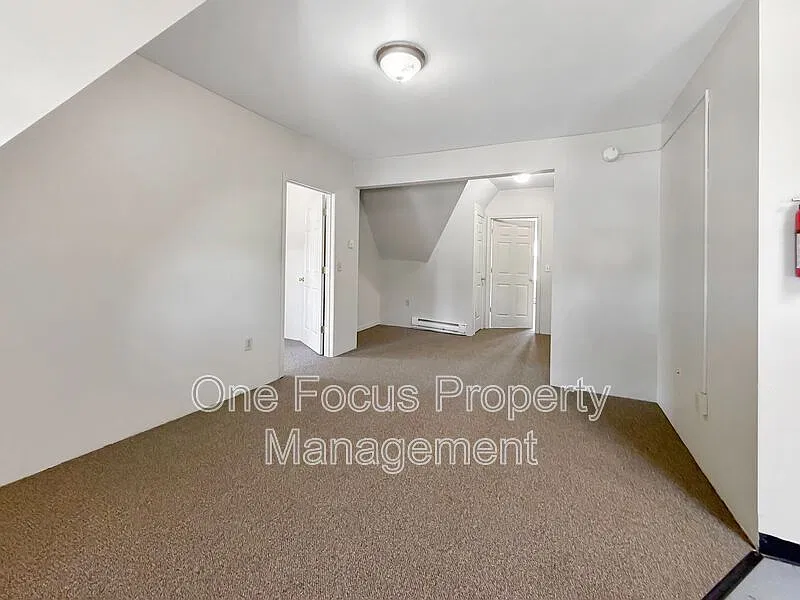 Studio, $775 — Photo 3