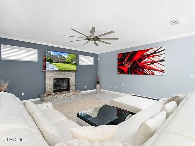 425 Oak Pond Dr — Photo 8