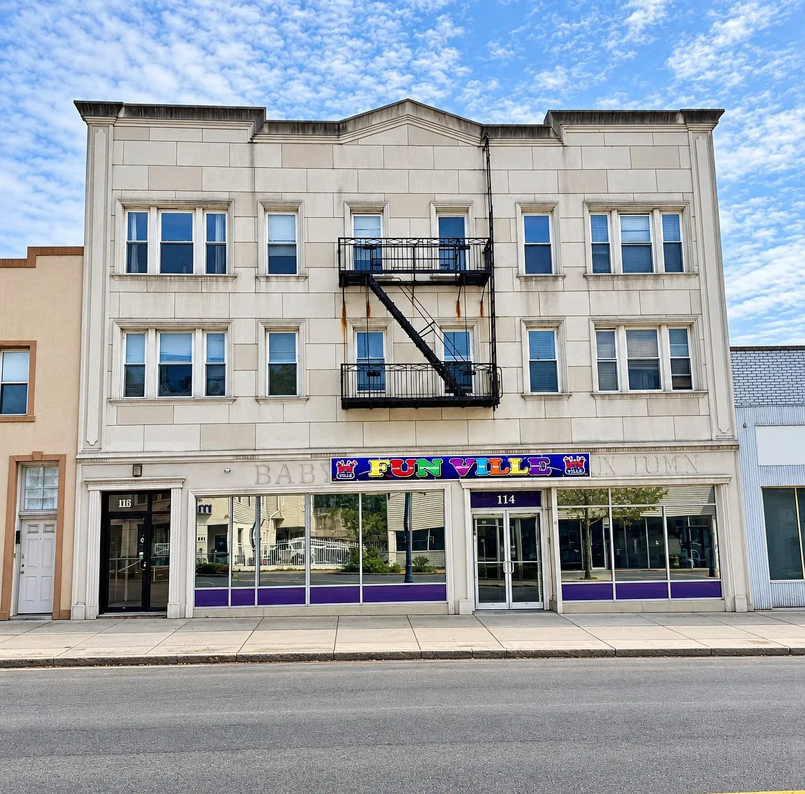 2 bed, $2,400 — Photo 1