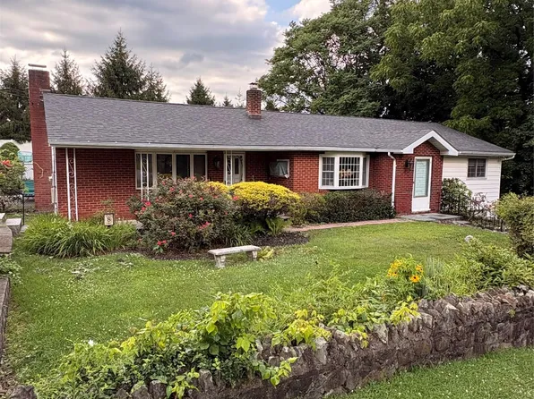 8 Boulder Road, Newburgh, NY 12550