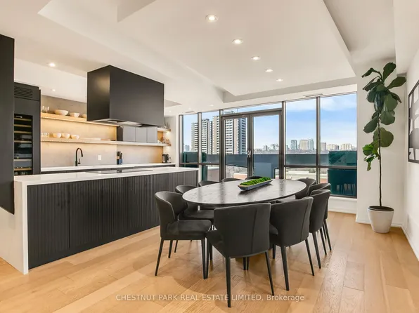 3 McAlpine St #Penthouse 903, Toronto, ON M5R 3T5