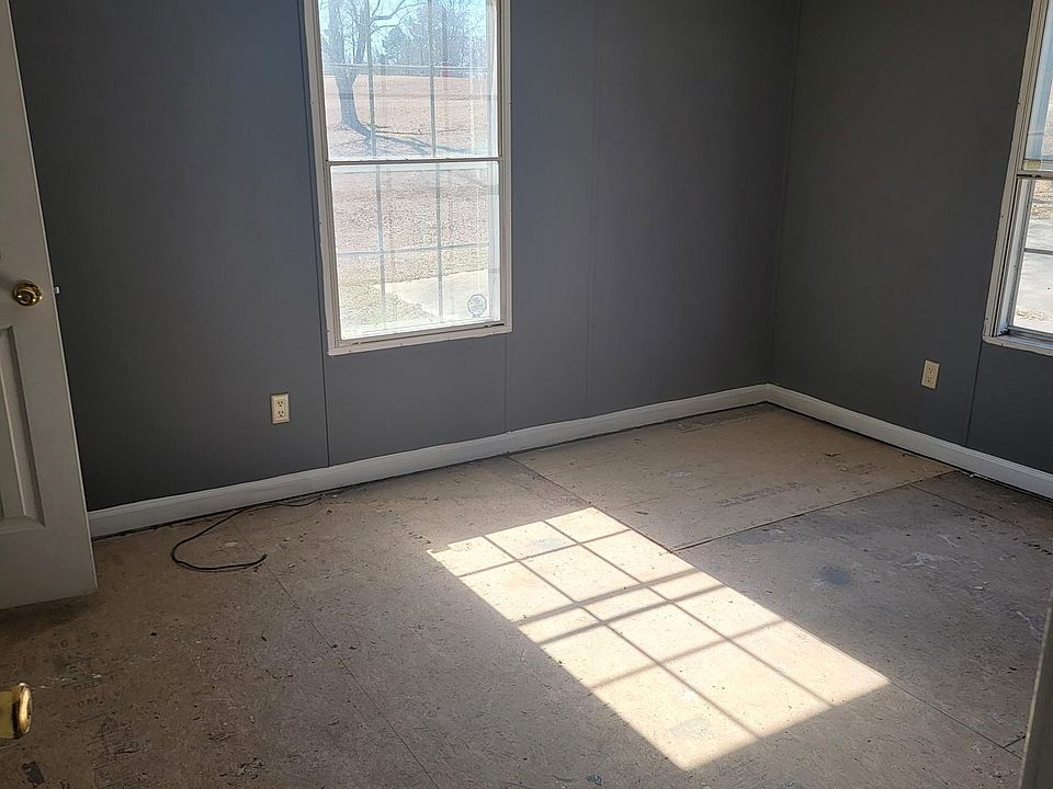 Bedroom #2 Carpet is being installed