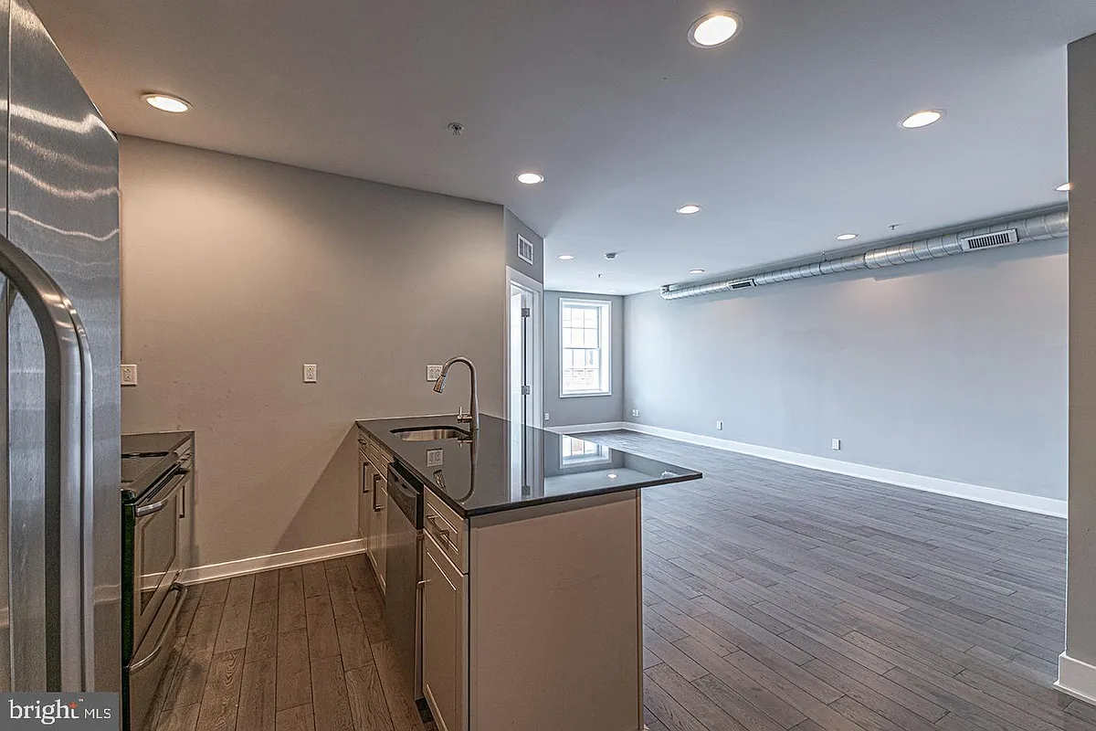 Building Photo - 135 N 3rd St #4D