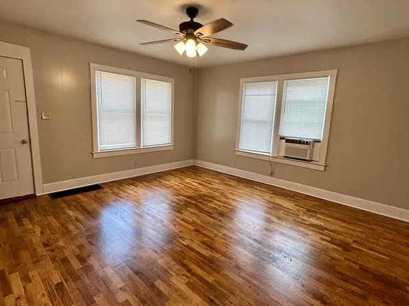 323 E Kathleen St, Sikeston, MO 63801