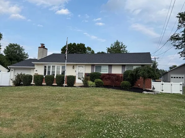261 Valley Rd, Warminster, PA 18974