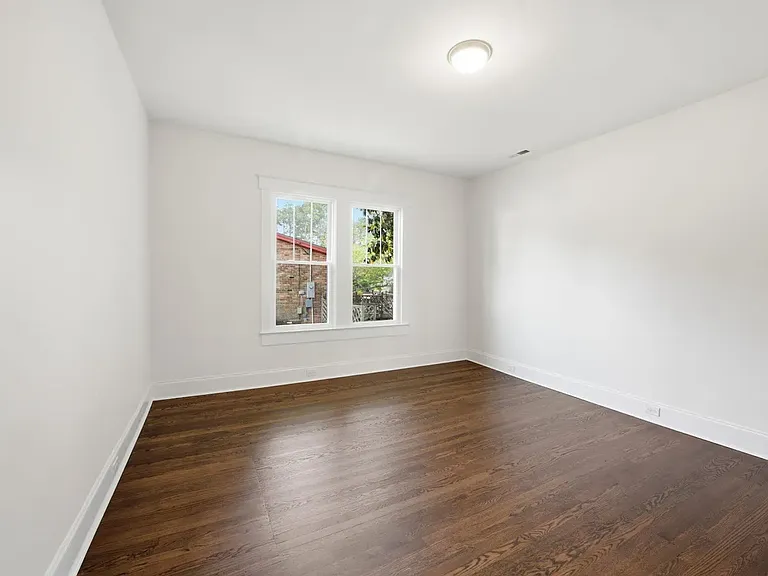 611 W Pearsall St #611 — Photo 4