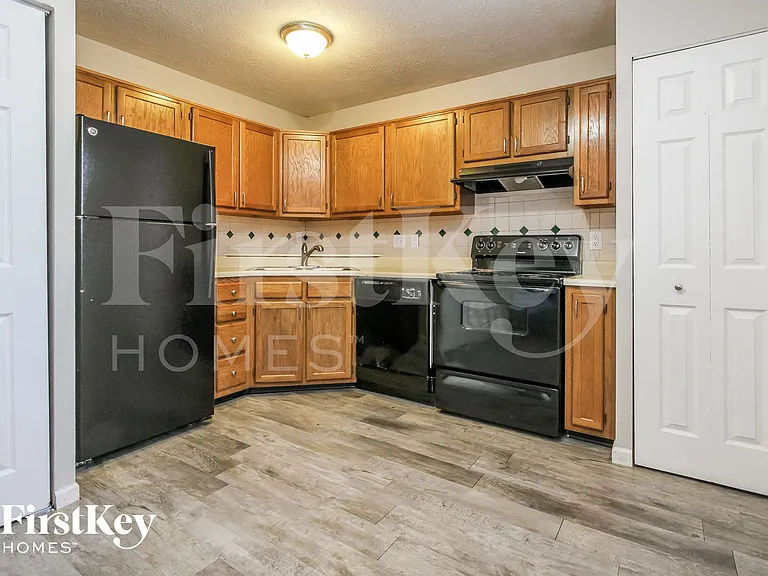 104 Meadow Creek South Dr — Photo 4
