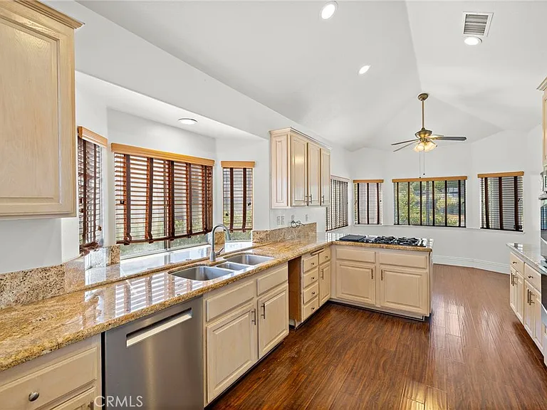 34042 Cambridge Rd — Photo 6
