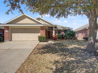 1042 Grimes Dr, Forney, TX 75126