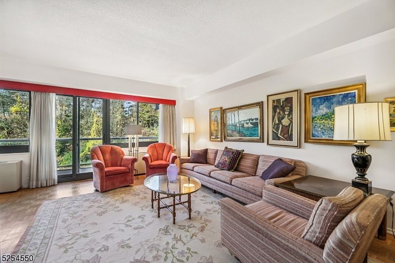 1st image of 609 W South Orange Ave, 5B #5B