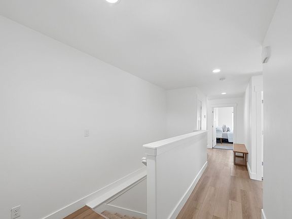 5th image of 1821 E Magnolia Cir