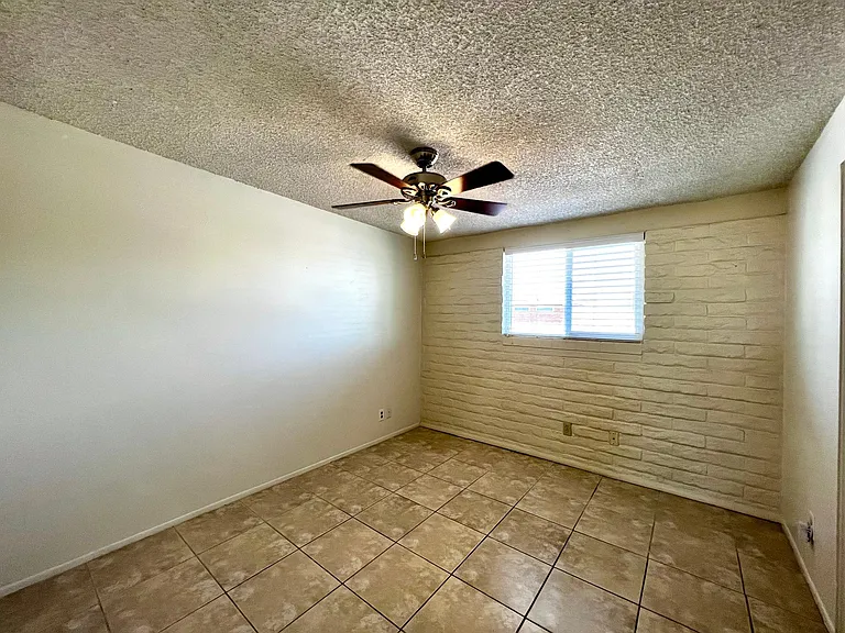 8024 E Victoria Dr — Photo 16