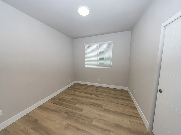 738 SE 34th St — Photo 13