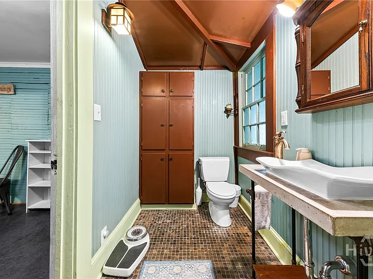 1455 E Broad St — Photo 16
