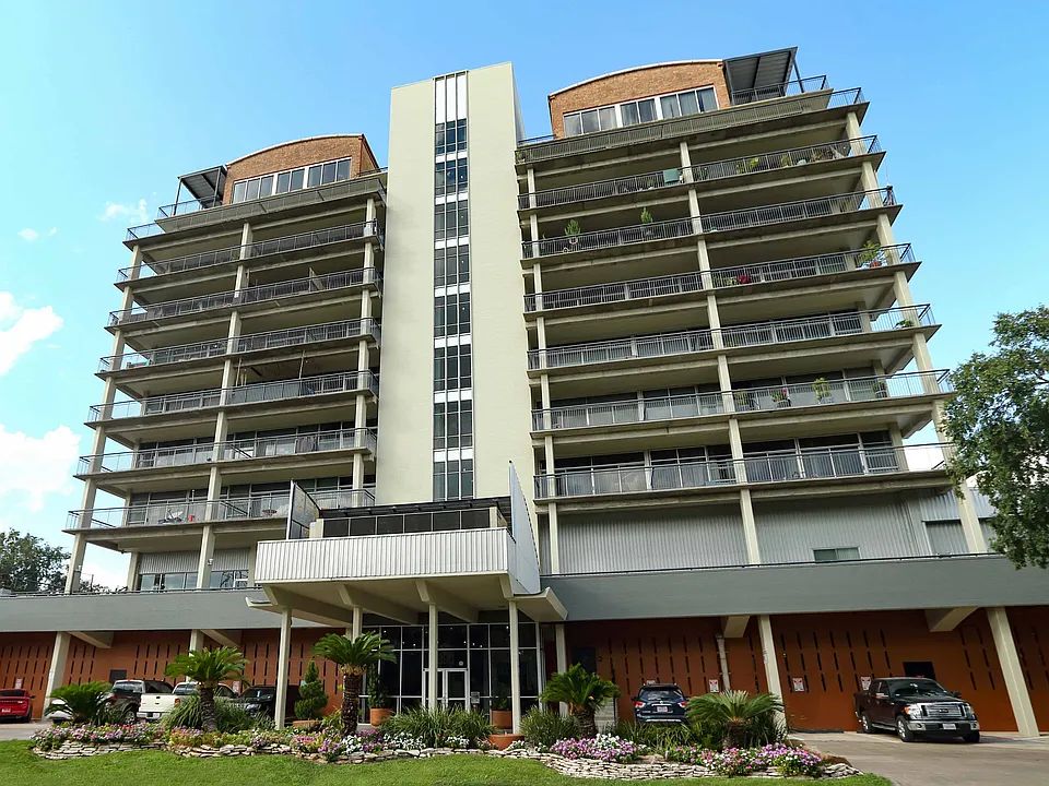 230 West Alabama Apartments