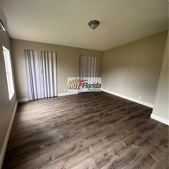 1732 W Holiday Dr — Photo 14