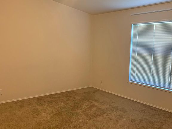 5th image of 10514 5th Ave E