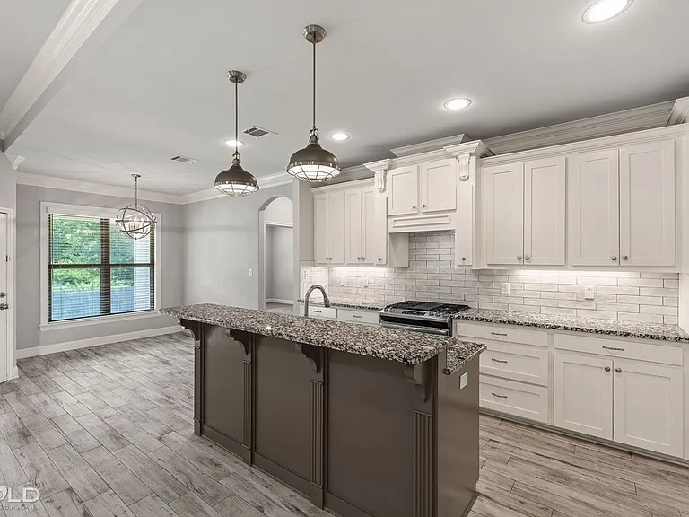 302 Oscar Cir — Photo 31
