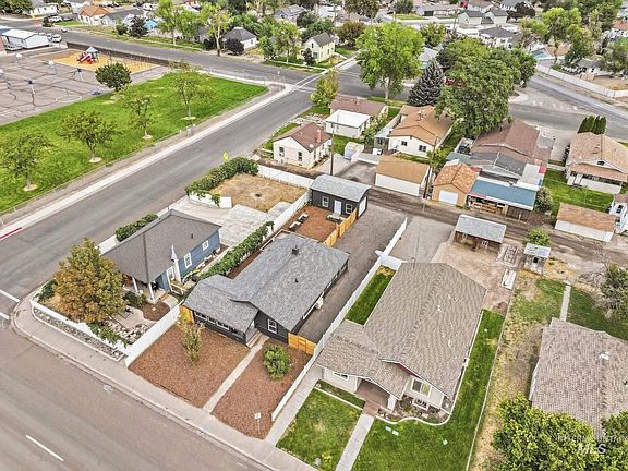 3rd image of 711 2nd Ave E