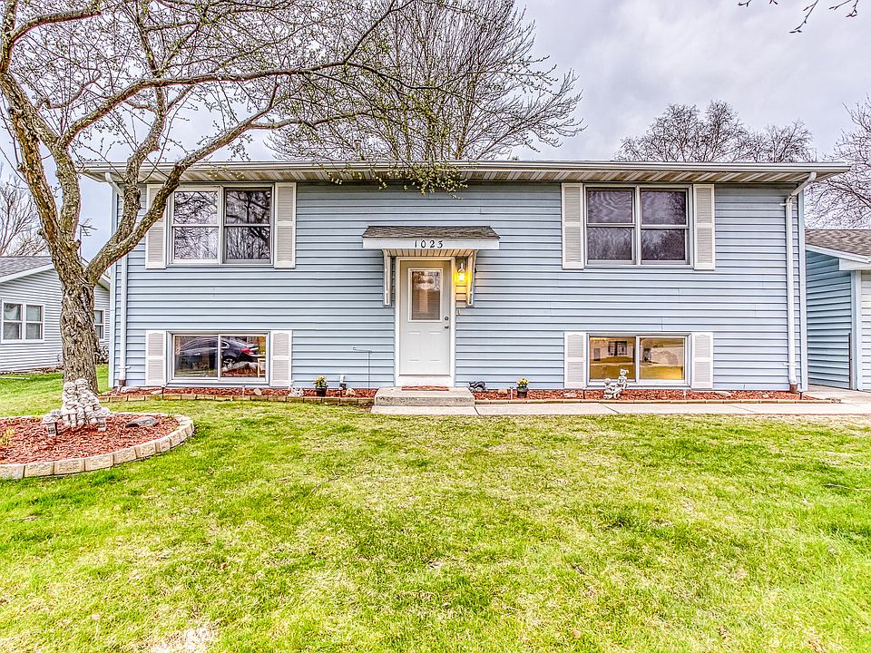 1st image of 1023 Carmen Ave