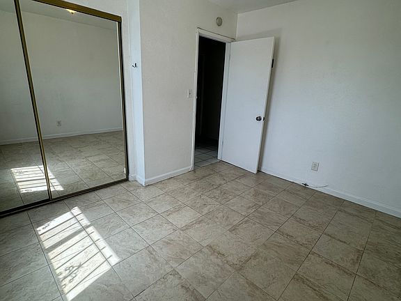 4th image of 3609-11 Highland Ave #3611