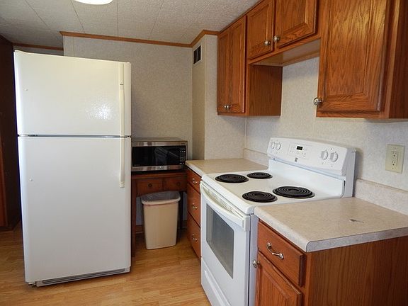 5th image of 3136 W Broadway