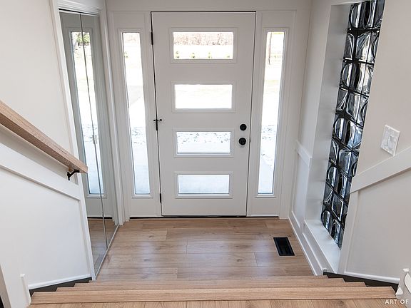 5th image of 10433 S 83rd Ave