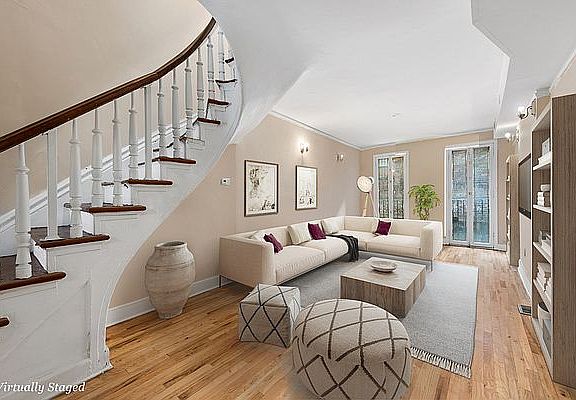 2nd image of 109 Lexington Ave