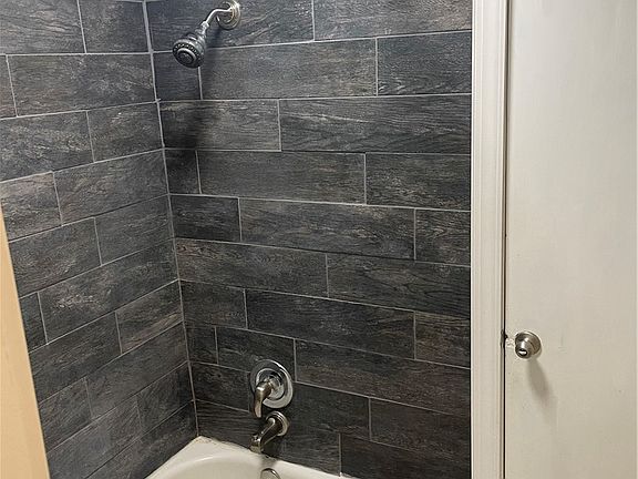 3rd image of 1800 Treehouse Trl APT B