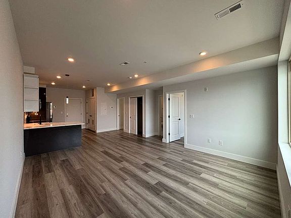 5th image of 2326 N 9th St #402