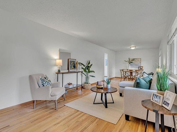 3rd image of 2652 Mountain View Ave