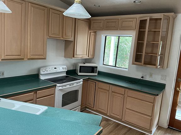 3rd image of 2518 W Morten Ave