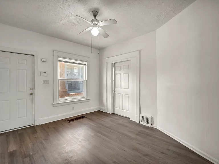 10515 Greenlawn Ave #1 — Photo 3