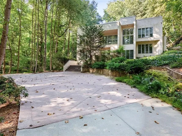 2440 W Wesley Rd NW, Atlanta, GA 30327
