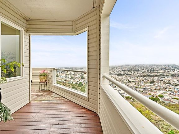4th image of 710 Pointe Pacific APT 3
