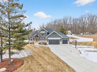692 Blackberry Ct, Oneida, WI 54155