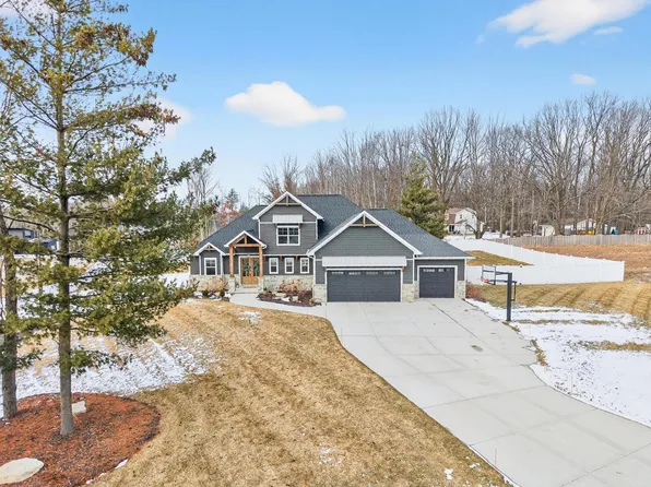 692 Blackberry Ct, Oneida, WI 54155
