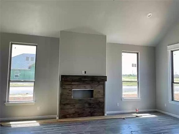 4th image of 204 SW 166th St