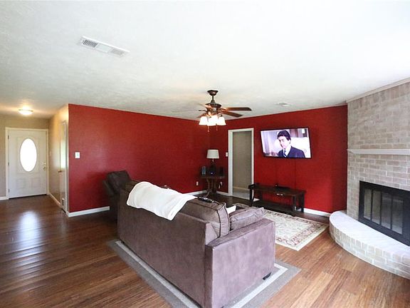 4th image of 120 Bluebonnet Dr