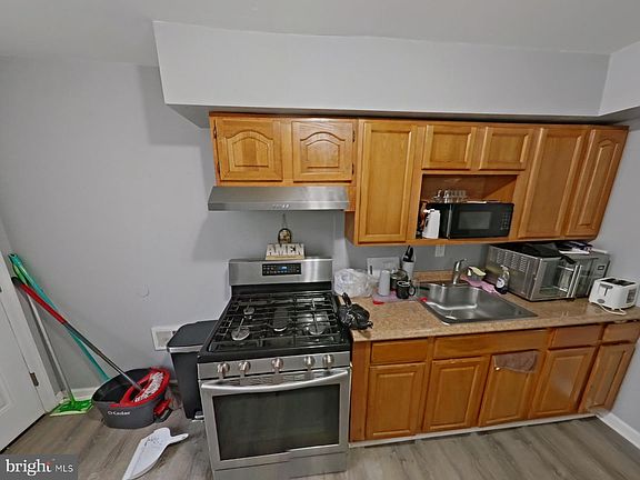 3rd image of 908 W Erie Ave