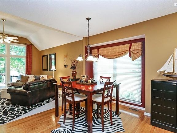 Great dining area right next to kitchen.  Absolutely gorgeous view!