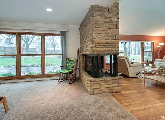 2nd image of 10 Fairwinds Ct