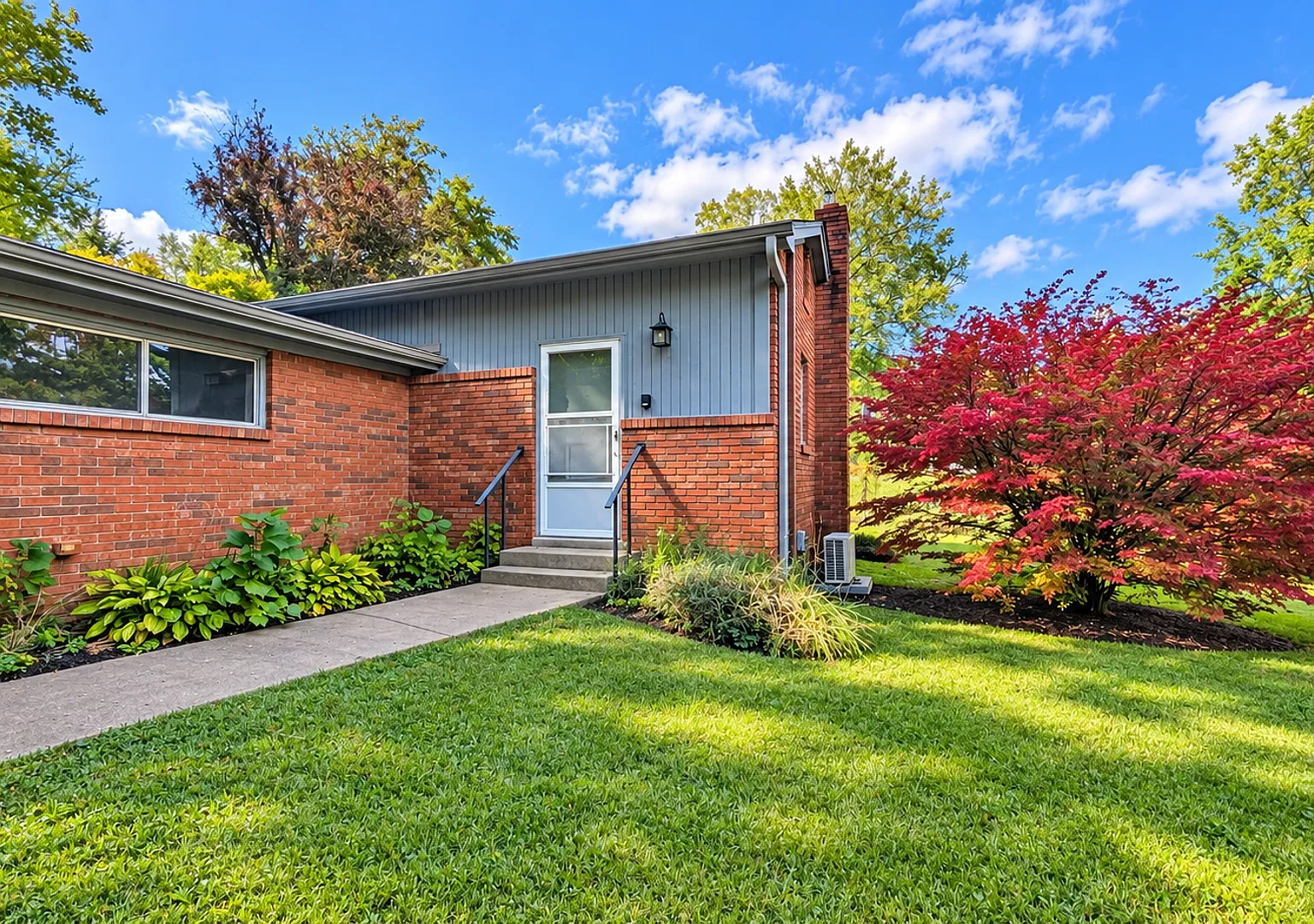 Black Mountain Apartment- Great Yard Space- Water and Lawn Care Included! — Photo 1
