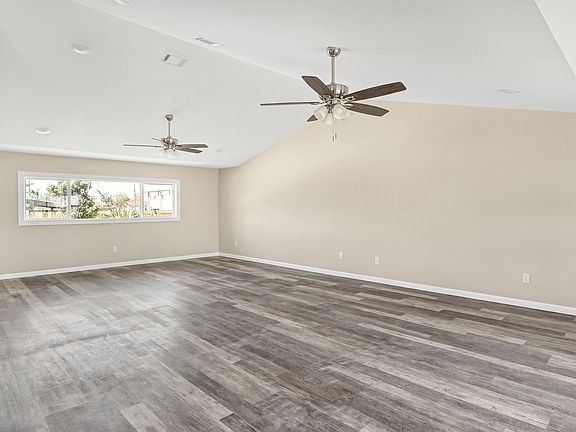 4th image of 842 Clarence Dr