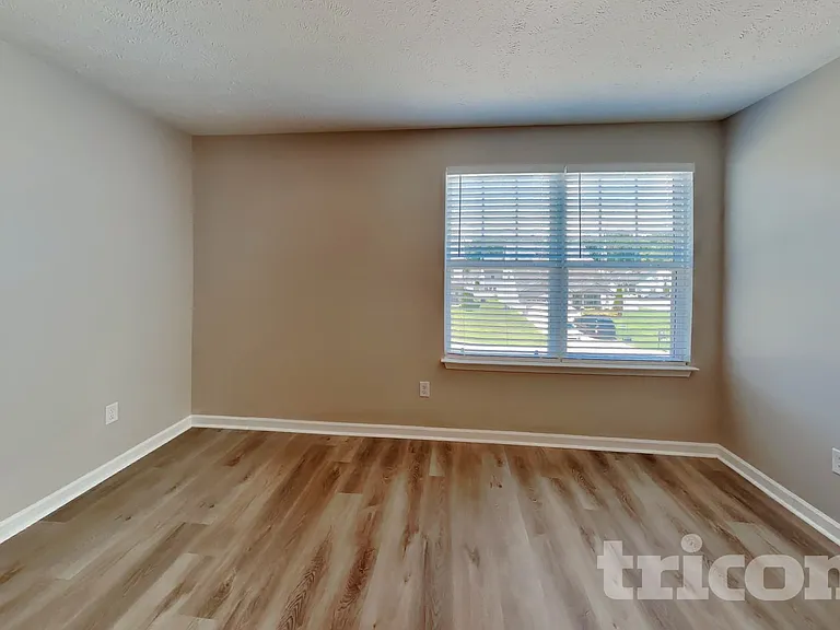 1107 Selous Dr — Photo 7