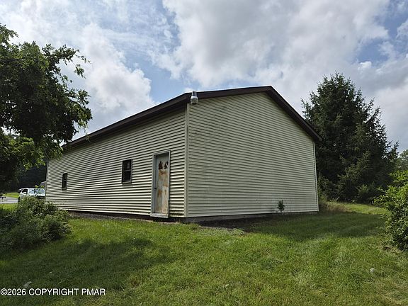 2nd image of 2737 Mountain Rd