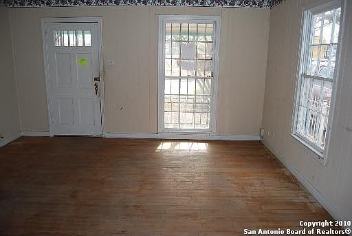 2nd image of 223 Rollins Ave