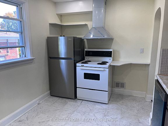 5th image of 224 College Ave