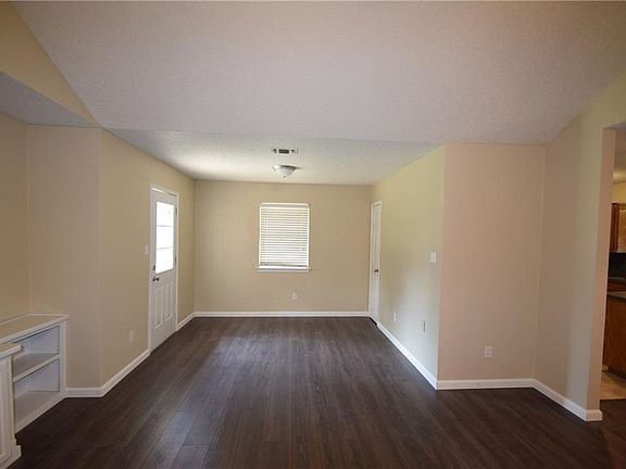 4th image of 203 Bentley Dr