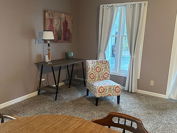 4th image of 221 Lauren Way